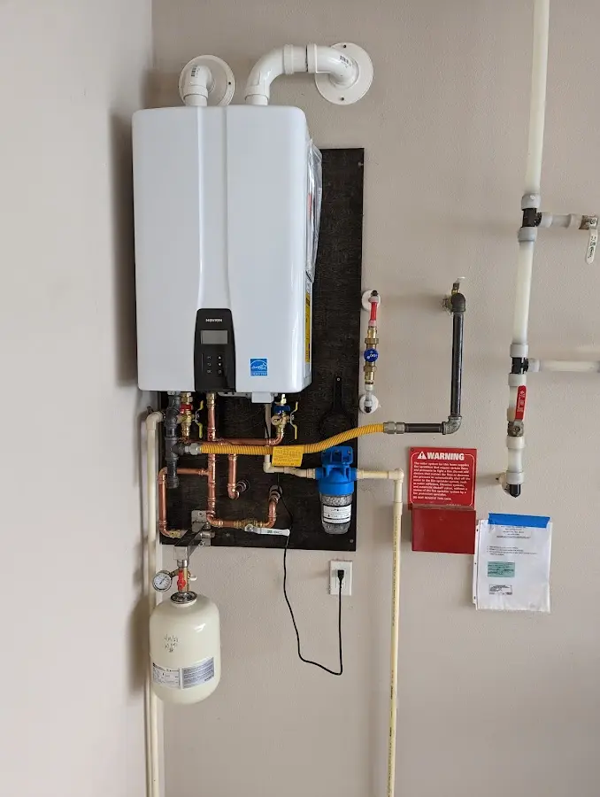 Professional plumber installing copper piping in a Kiel home